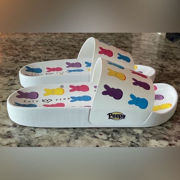 NWOT KATY PERRY PEEPS BUNNY SLIDES Sz.5 Relax poolside in the Peeps® Bunny Slide - Picture 4 of 5